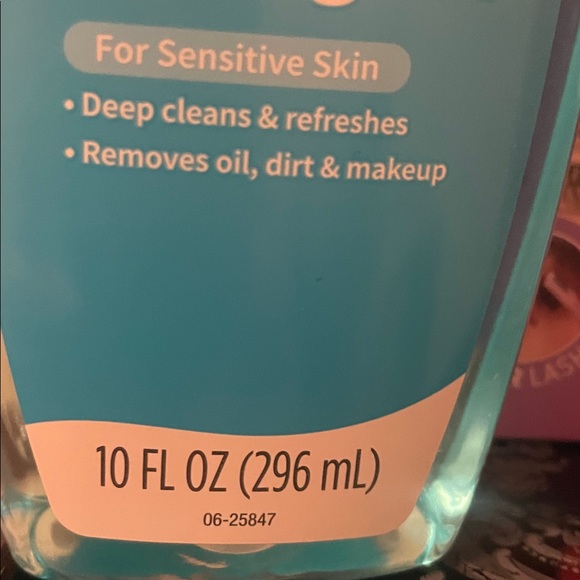 Positively Radiant Brightening Cleanser and Scrub Set - Picture 4 of 17